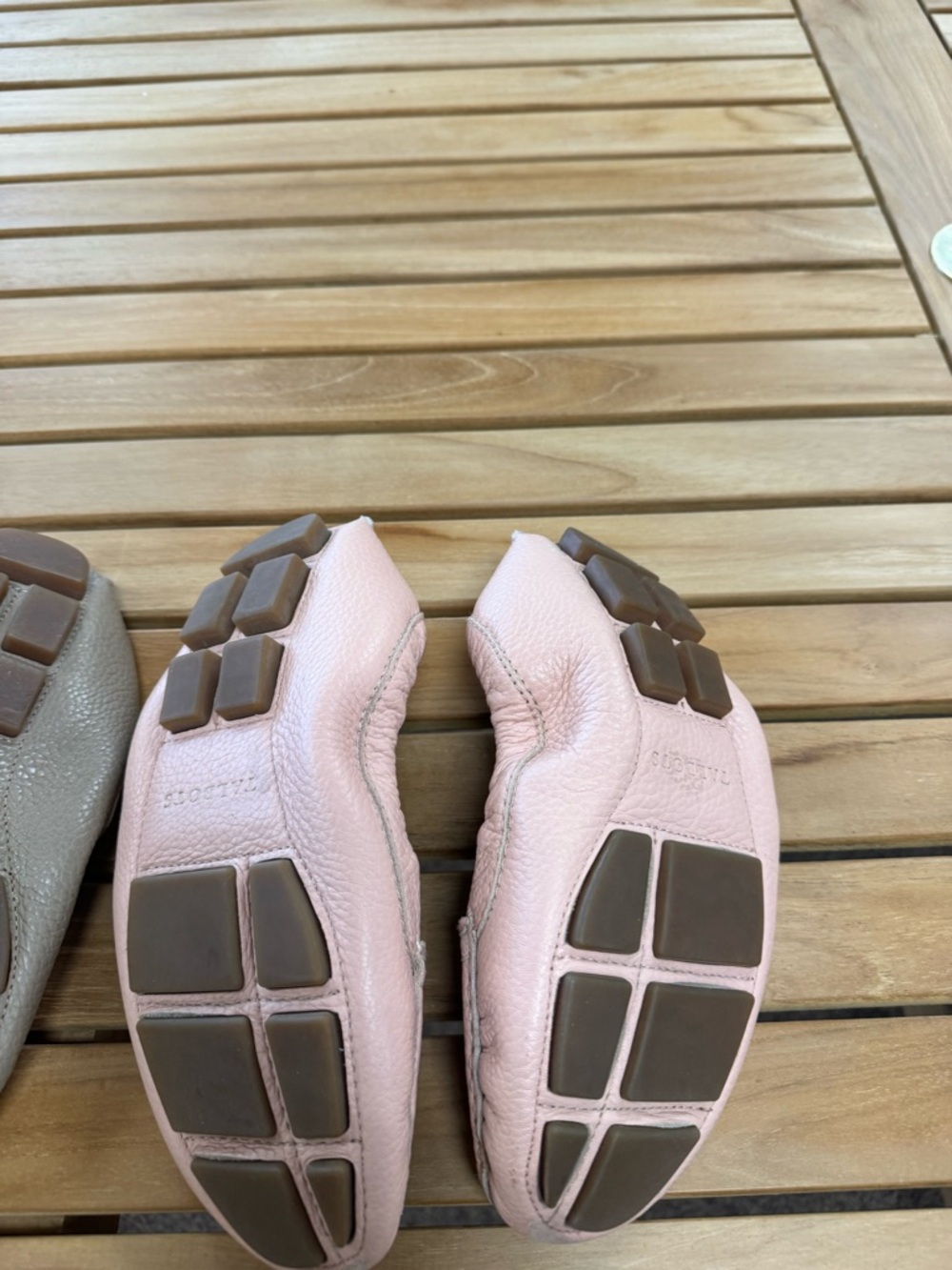 Talbots genuine leather moccasins. Size 8 two pairs. Beige is new with tags - Picture 3 of 10